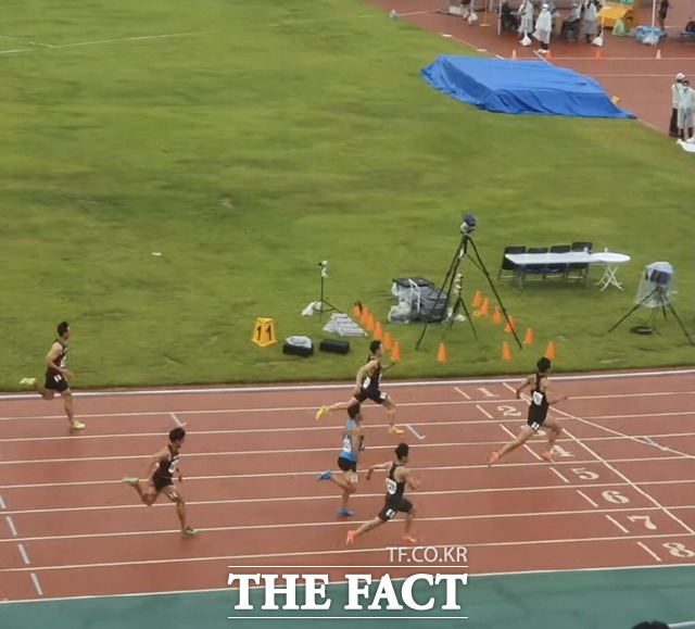 서천군청 육상팀이 전북 익산에서 열린 제 50회 전국종별육상경기선수권대회에서 종합 400m 계주에서 신기록을 세워 금메달을 획득했다. /서천군 제공