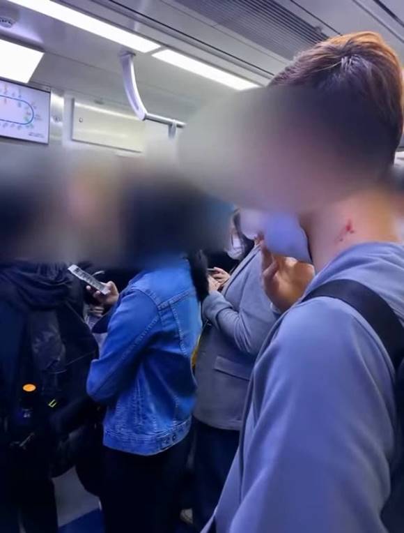 30대 남성 A씨가 지하철 내에서 담배를 피고 시민을 폭행해 검찰에 송치됐다. /유튜브 영상 캡처