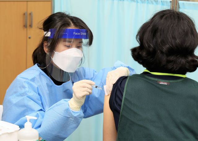 제주도가 오는 9월 말까지 총 40만 2580명에 대한 1차 접종을 완료할 방침이라고 17일 밝혔다. / 제주도 제공