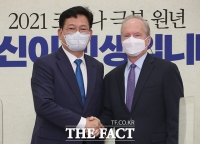  '얀센 100만 회분, 한국에 큰 도움'…주한미대사대리 만난 송영길 [TF사진관]