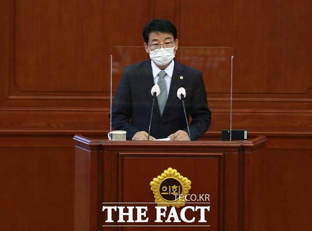 김찬술 대전시의원이 21일 열린 본회의에서 신상 발언을 통해 시내버스 공영제 도입을 촉구했다. / 대전시의회 제공
