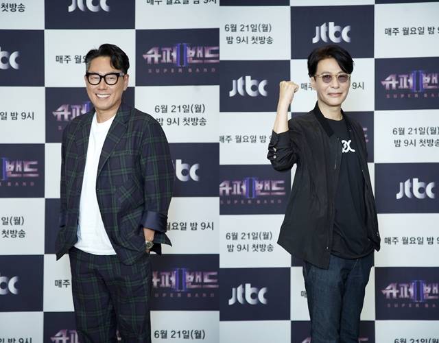 윤종신(왼쪽)과 윤상은 슈퍼밴드2를 계기로 밴드 음악의 시장이 커졌으면 좋겠다고 바램을 전했다. /JTBC 제공