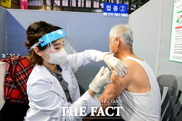 전북 남원시 코로나19 백신 접종률이 지난 19일 기준으로 40%를 돌파했다고 22일 밝혔다. /남원시 제공