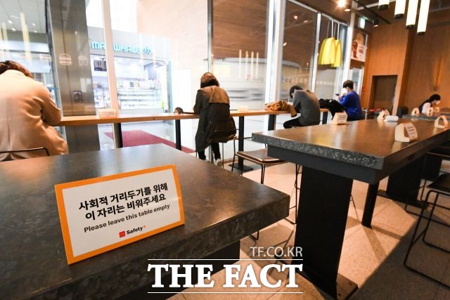서울시에서 식당, 직장관련 집단감염이 지속되고 있다. 사진은 해당기사와 직접적 관련 없음. /임세준 기자