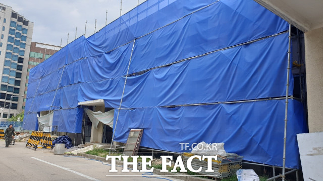 소통협력공간 공사가 중지된 도청사 부속건물 모습 / 최영규 기자