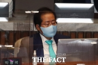  홍준표, 국민의힘 복당 후 여유로운 모습 [TF포토]