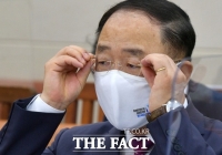  홍남기 '52시간제 확대…고용유지 시 2년간 120만 원 지원'