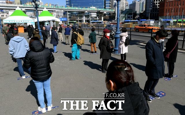 서울시 확진자가 이틀 연속 200명 후반대를 기록해 20일 만에 최대를 기록했다. /이선화 기자