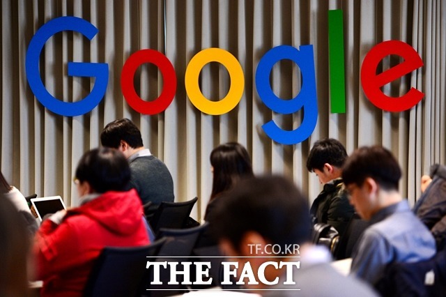 구글이 지난 24일 발표한 수수료 15% 프로그램에 대해 IT업계가 비판을 쏟아내고 있다. /남윤호 기자