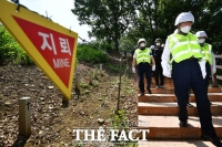  한국전쟁 71주년…화살머리고지 국군유해발굴현장 방문한 이낙연 [TF사진관]