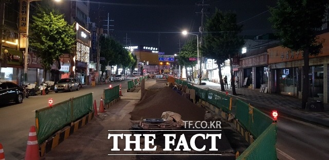 인천시 종합건설본부가 도로포장공사를 준비하고 있다. 사진/더팩트DB