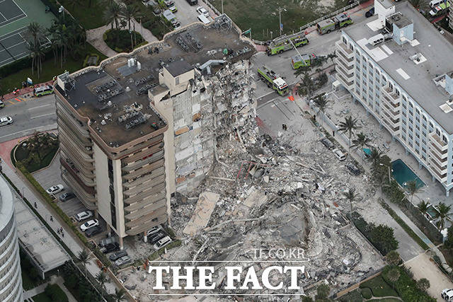 붕괴사고가 발생한 미국 플로리다주 마이애미데이드카운티 서프사이드에 있는 12층 콘도형 아파트
