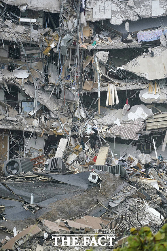 폭격 맞은듯 폐허가 된 아파트