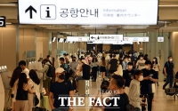  여행객들로 붐비는 김포공항 [포토]