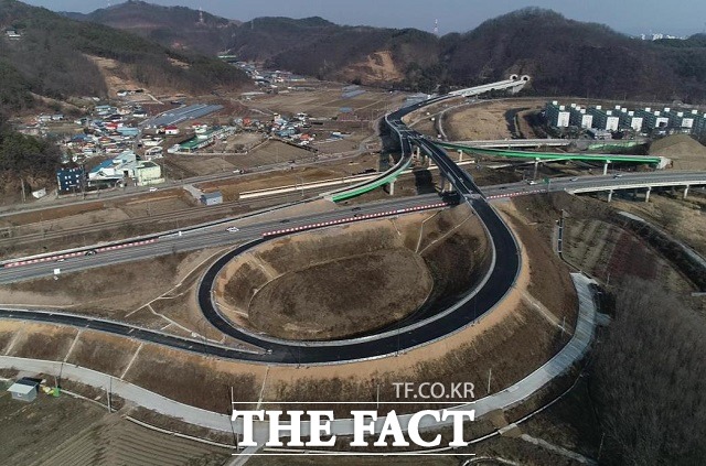 지난달 10일 준공 완료된 오송바이오폴리스 진입도로(국도 1호선) / 충북경자청 제공