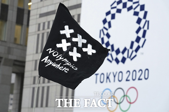하지만 일본 내에서도 점점 커지는 올림픽 반대 목소리.