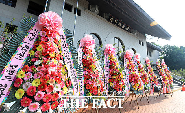 기자윤석열 전 검찰총장이 대권 도전을 공식 선언하기로 한 29일 오전 서울 서초구 매헌 윤봉길 의사 기념관 주변에 윤 전 총장의 지지자들의 응원 화환이 세워져 있다. /이선화 기자