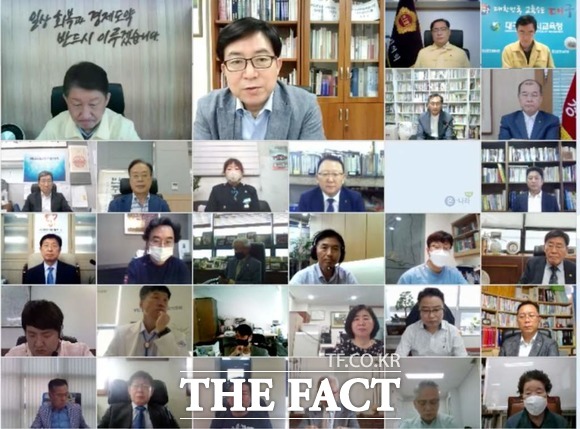 대구시는 7월1일부터 거리두기 인원제한을 9인이상 사적모임 금지를 2주간 이행하기로 했다. 코로나19 극복 범시민대책위원회 29차 회의 / 대구시 공식 유튜브 채널