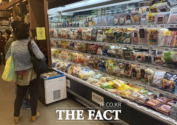 충북도 보건환경연구원은 도내 유통 장기보존식품에 대한 안전성 검사에서 검사 대상 모두가 기준규격에 적합한 것으로 나타났다고 29일 밝혔다. /이민주 기자