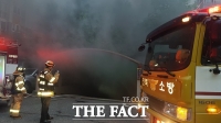 전주 아파트 주차장서 화재…새벽 주민 90여 명 대피 소동