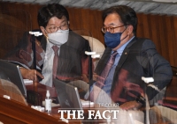  '윤석열 만나고 온' 권성동-정진석 [포토]