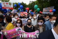  '윤석열 대선 출마 선언' 앞두고 응원 보내는 지지자들 [TF사진관]