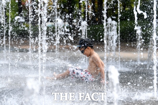 1일 수도권과 내륙지역에 낮 기온이 33도 안팎까지 오르겠다. /더팩트 DB