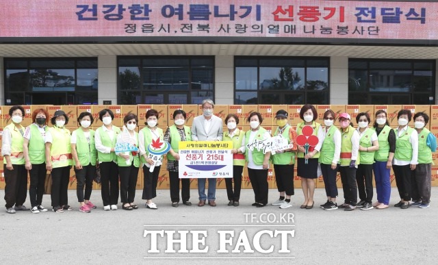 유진섭 시장은 “이른 무더위와 코로나19 장기화로 더욱 힘들게 생활하고 있는 어려운 이웃들이 이번 선풍기 지원을 통해 안전하고 건강한 여름을 보낼 수 있길 바란다”고 말했다. / 정읍시 제공