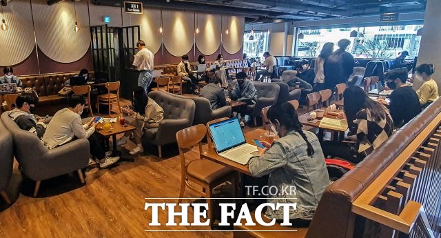 서울시가 거리두기 완화를 하루 앞두고 올해 최다 확진자를 기록했다. 사진은 해당 기사와 직접적 관련 없음. /이동률 기자