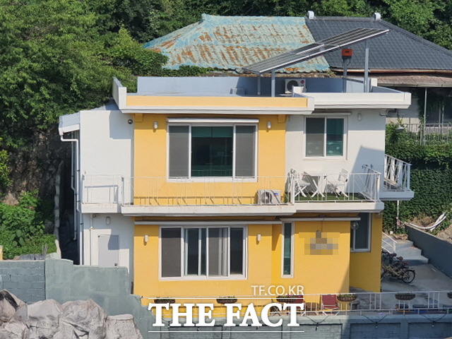 목포시가 2016년 도시재생 마을기업을 육성하고 관광객 대상 숙박시설을 확충하기 위해 보조금 6천만원을 지원했던 게스트하우스. 특혜의혹이ㅣ 제기되고 있는 게스트하우스는 78.41㎡ 면적으로 방3개인 주택이다. /목포=김대원 기자