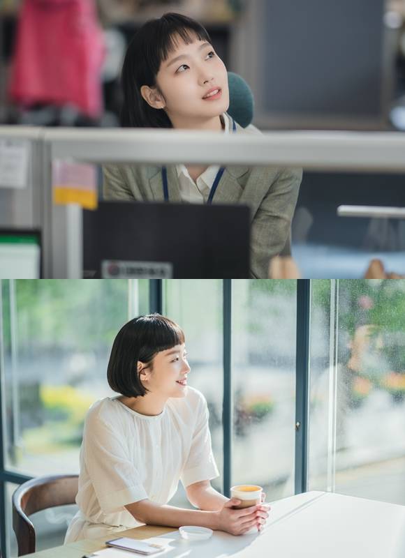 유미의 세포들 제작진은 1일 유미로 변신한 김고은의 첫 스틸컷을 공개했다. 김고은은 유미의 트레이드마크인 단발머리와 미소를 장착하며 놀라운 싱크로율을 자랑했다. /티빙 제공