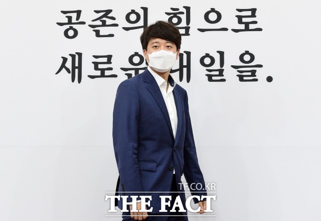 이준석 국민의힘 대표가 1일 국회에서 열린 최고위원회의에 참석하고 있다. /국회=남윤호 기자