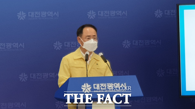 이동한 대전시 보건복지국장이 브리핑을 하고 있다. / 최영규 기자(대전)