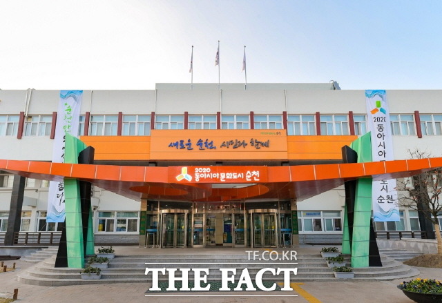 순천시는 시의 허가 없이 시유지에 설치된 송전탑 부지와 송전선로 선하지에 대한 일제 조사를 통해 변상금 3700만 원을 한전에 부과, 징수했으며 향후 매년 대부료까지 확보하는 성과를 거뒀다. /더팩트DB