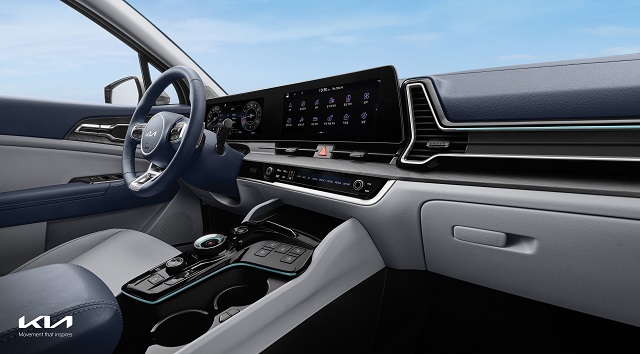 기아는 신형 스포티지에 준대형 세단 K8에 탑재한 파노라믹 커브드 디스플레이를 국내 준중형 SUV 최초로 적용했다. /기아 제공