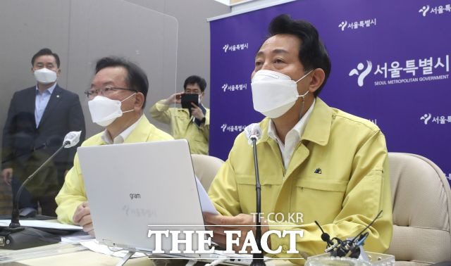 서울시가 신종 코로나바이러스 감염증(코로나19) 확진자 급증에 대응해 학원, 노래방, PC방 등 젊은 층이 많이 찾는 시설 종사자에 대해 검사명령을 내린다. /임영무 기자