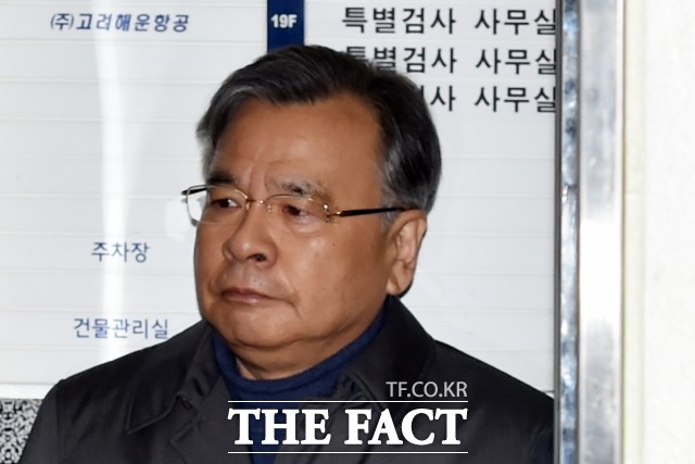 가짜 수산업자 김 모 씨로부터 포르쉐 차량을 제공받았다는 의혹을 받는 박영수 특별검사가 7일 사의를 표명했다. /이새롬 기자