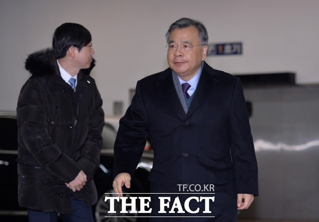 가짜 수산업자 김 모 씨로부터 포르쉐 차량을 제공받았다는 의혹을 받는 박영수 특별검사가 7일 사의를 표명했다. /더팩트 DB