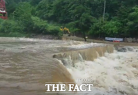  영동 물한계곡 다리 잠겨…야영객 40~50명 '발동동'