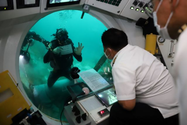 제주지방해양경찰청은 7일 서귀포 문섬 인근 해상에서 민·관·군이 합동으로 관광용 잠수함 수중사고에 대비한 실전형 수색구조 훈련을 실시했다고 밝혔다. / 제주지방해양경찰청 제공