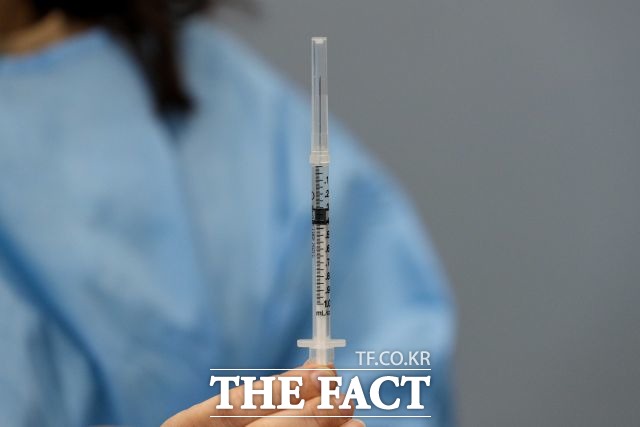 3분기 백신 접종 대상 중 55~59세 국민에 대한 사전예약이 12일 시작된다. /이선화 기자