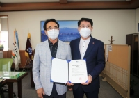  안동우 제주시장, 농촌체험휴양마을 신규 지정 증서 수여