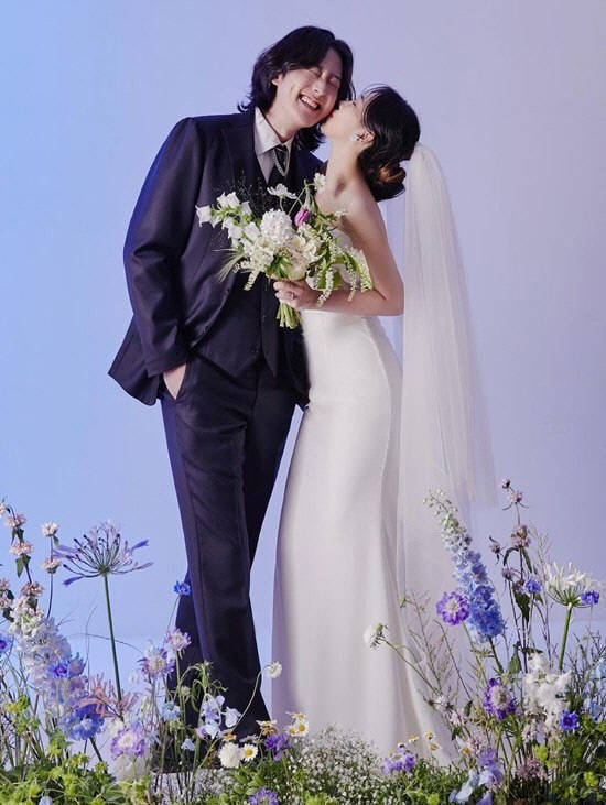 가수 유성은과 긱스 루이가 11일 오후 서울 강남의 모처에서 비공개 결혼식을 갖는다. 코로나19 상황을 고려해 가족과 가까운 지인들만 초대해 결혼식을 진행할 예정이다. /유성은 인스타그램