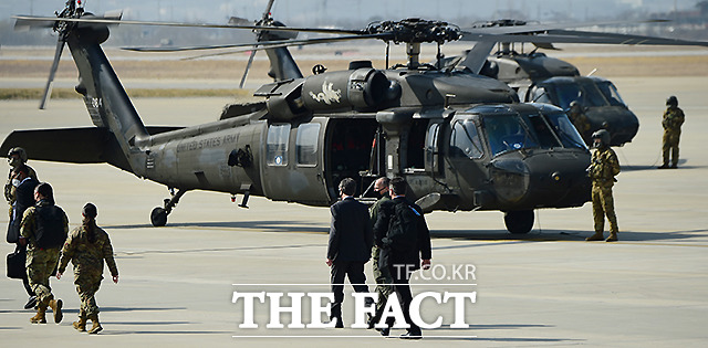 12일 오전 10시 40분께 경기 포천시 이동면 헬기비행장에서 착륙을 시도하던 군 헬기가 추락했다는 신고가 접수됐다. 사진은 기사 내용과 관계 없음. /더팩트DB