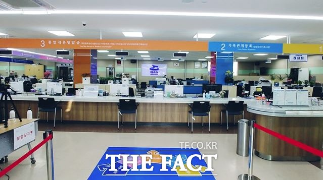 여수시는 코로나19 사회적 거리두기로 인해 중단되었던 ‘화요 야간 행복 민원실’ 운영을 오는 13일부터 재개한다. /여수시 제공