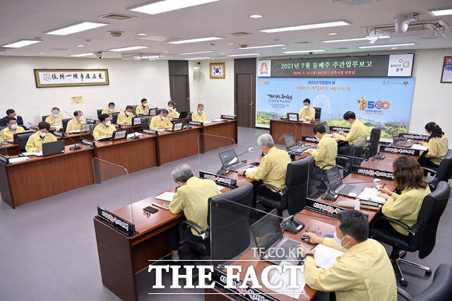 김정섭 공주시장이 원도심의 지속가능한 도시재생 실현을 위해 민관 협력체계를 재점검하는 등 총력을 기울일 것을 주문했다./공주시 제공