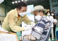  화순군, 65세 이상 접종자 ‘예방접종 안심 배지’ 배부