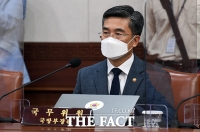  김부겸 총리 발언 경청하는 서욱 국방부 장관 [포토]