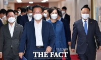  미소 지으며 국무회의 참석하는 김부겸-홍남기-유은혜-박범계 [TF사진관]