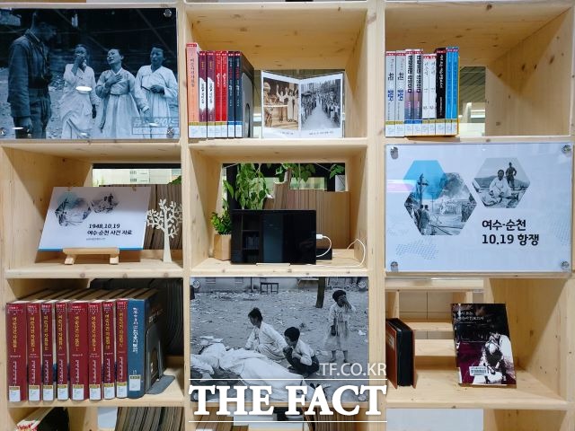 순천시내 모든 시립도서관들이 오는 19일부터 여순사건 관련 도서와 Q&A, 영상, 도록, 음반, 리플릿 등을 비치하여 도서관을 방문하는 시민들에게 정보 서비스를 제공한다. /순천시 제공